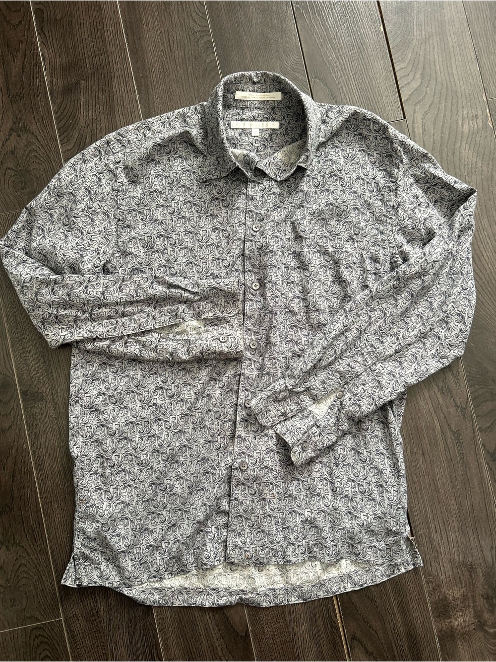 Perry Ellis Men's Grey and White Patterned Button-Down Shirt S